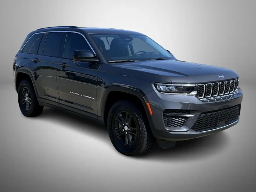 2023 Jeep Grand Cherokee Laredo photo 1
