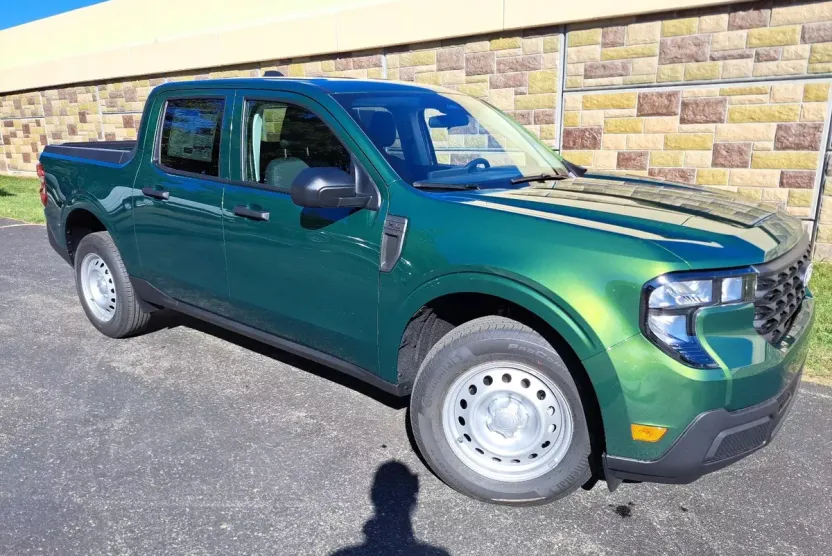 2025 Ford Maverick XL photo 1