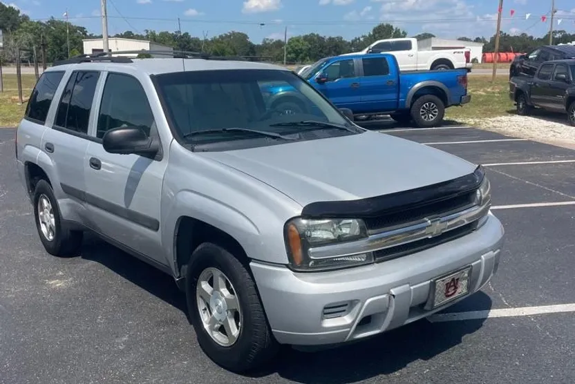 2005 Chevrolet Trailblazer LS photo 1