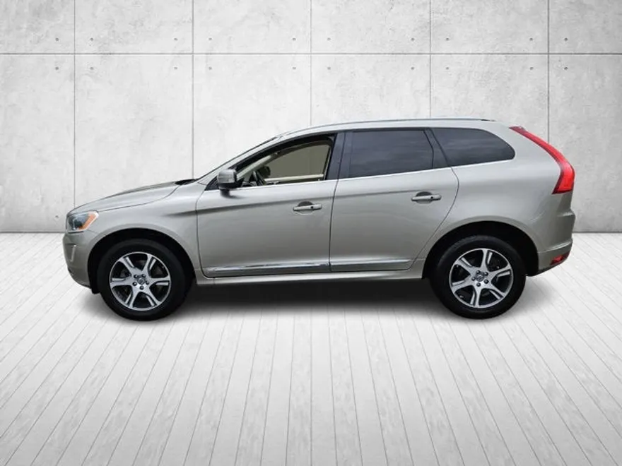 2015 Volvo XC60 T6 Platinum photo 1