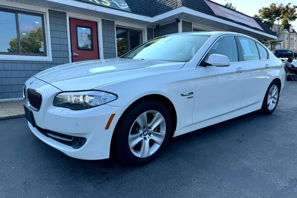 2012 Bmw 528xi 5-Series photo 1
