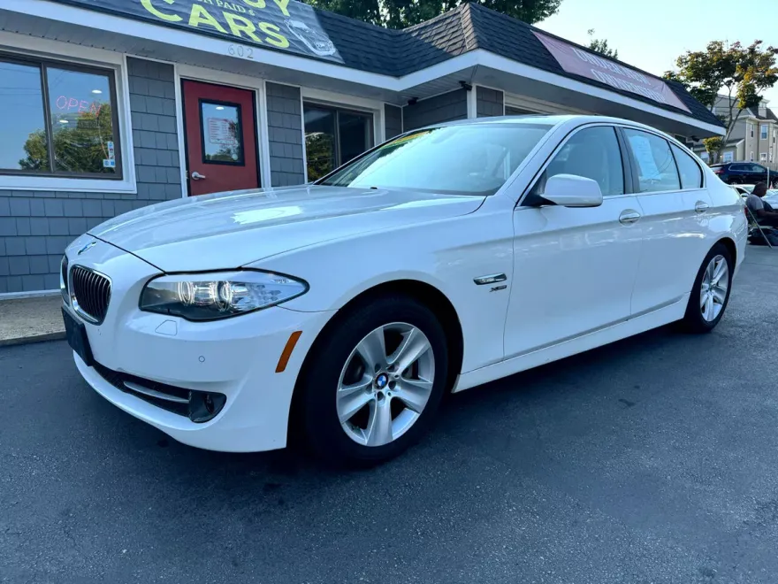 2012 Bmw 528xi 5-Series photo 1