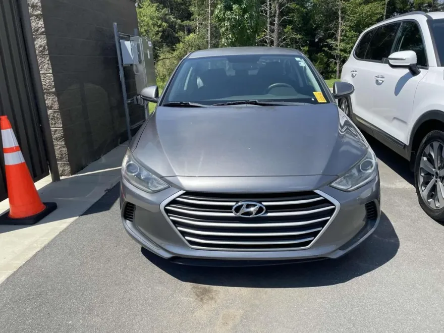 2018 Hyundai Elantra SEL photo 1