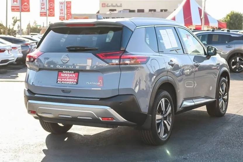 2023 Nissan Rogue Platinum photo 1