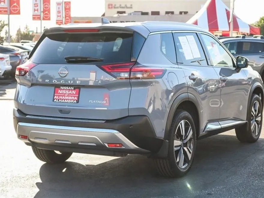2023 Nissan Rogue Platinum photo 1