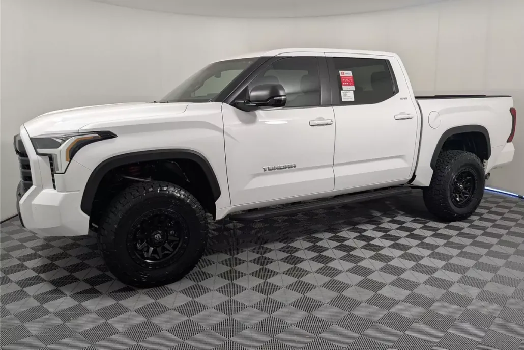 2025 Toyota Tundra SR5 CrewMax photo 1