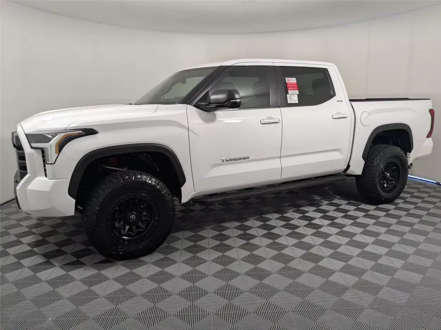 2025 Toyota Tundra SR5 CrewMax photo 1