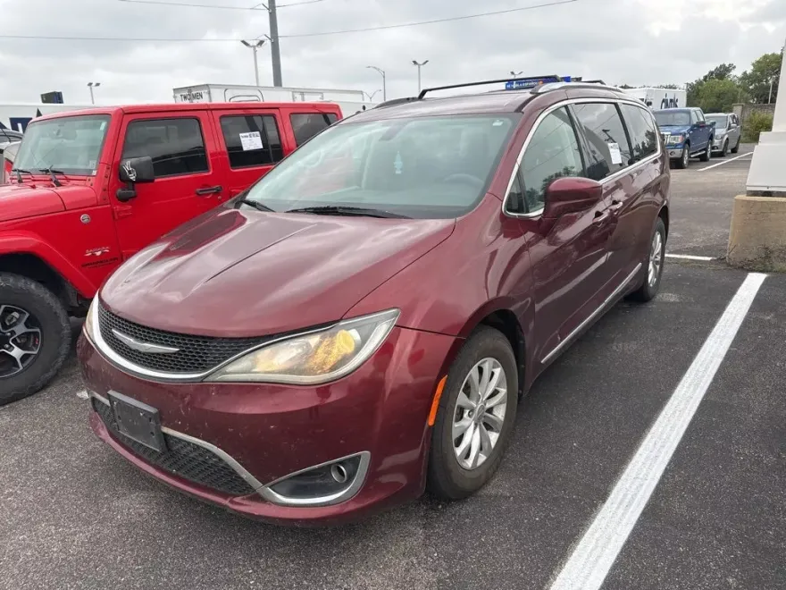2018 Chrysler Pacifica Touring L photo 1