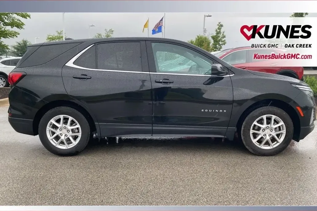 2023 Chevrolet Equinox LT photo 1