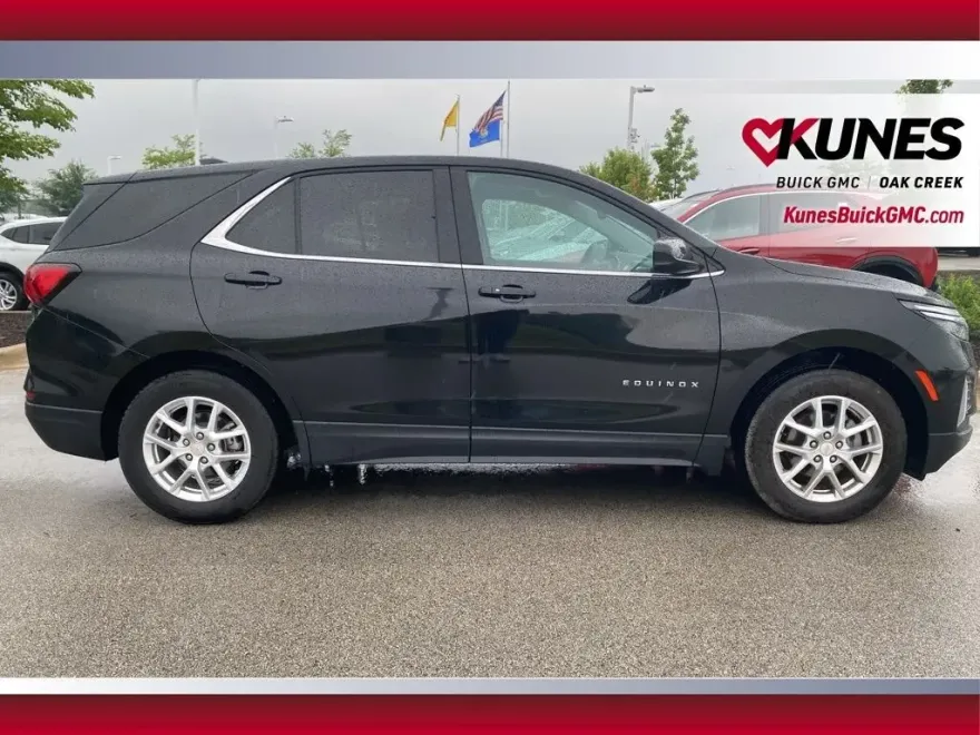 2023 Chevrolet Equinox LT photo 1