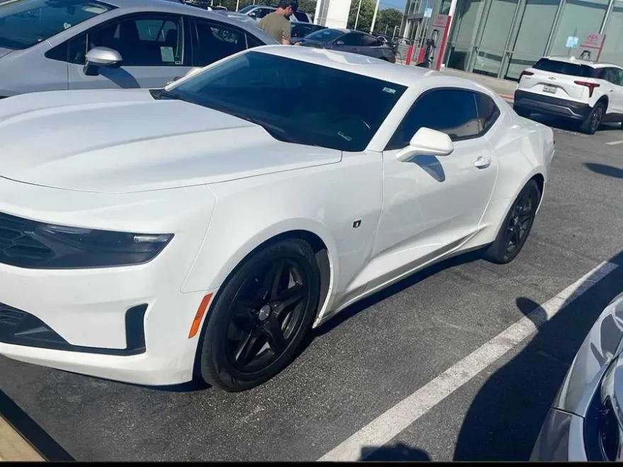 2023 Chevrolet Camaro 1LT photo 1