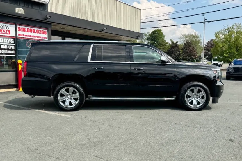 2016 Chevrolet Suburban LTZ photo 1