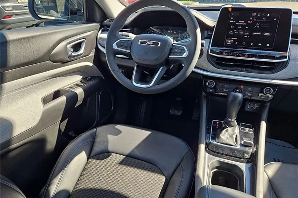 2022 Jeep Compass Latitude photo 1