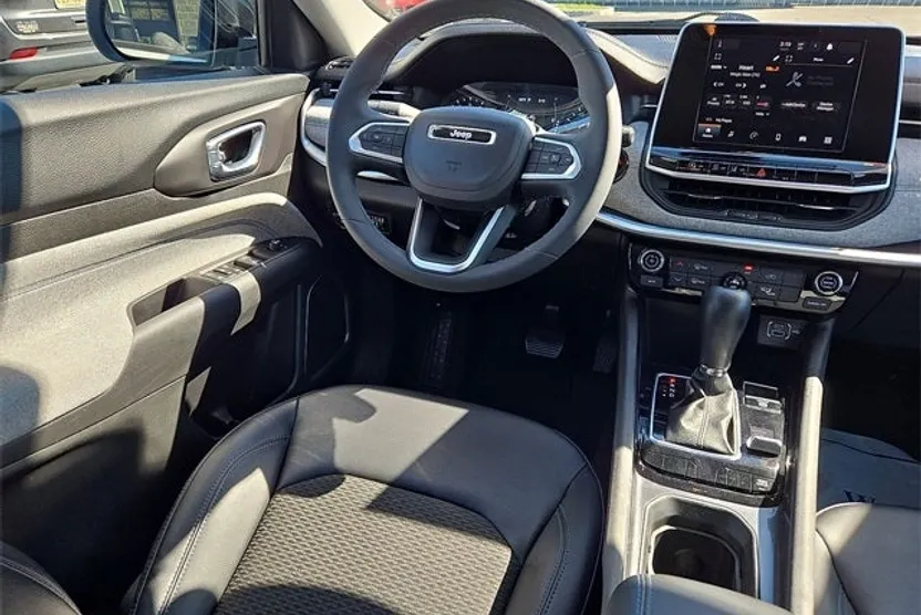 2022 Jeep Compass Latitude photo 1