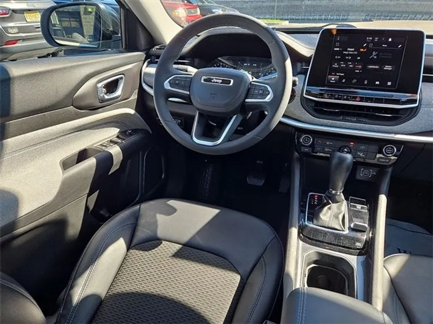 2022 Jeep Compass Latitude photo 1