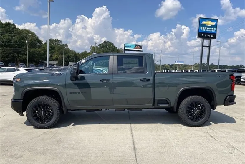 2026 Chevrolet Silverado 2500HD LT photo 1