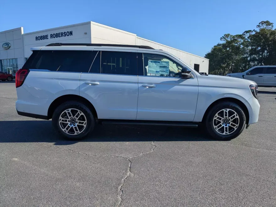 2025 Ford Expedition photo 1