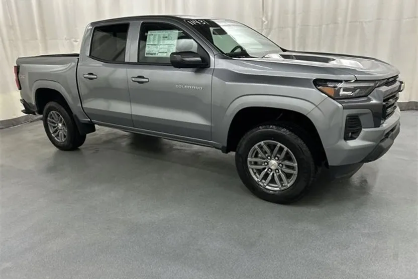 2026 Chevrolet Colorado LT photo 1