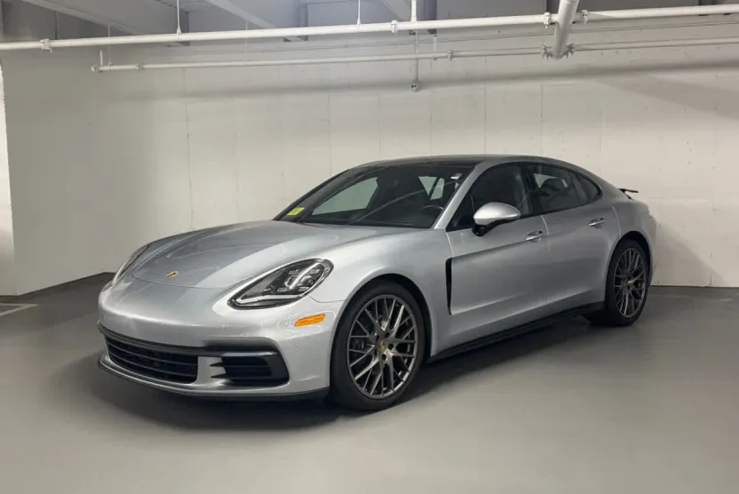 2019 Porsche Panamera 4 photo 1