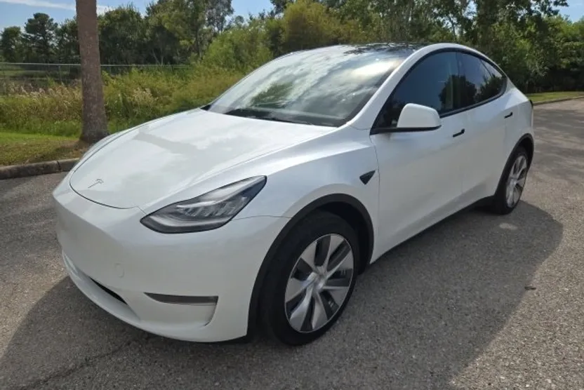 2023 Tesla Model Y Long Range photo 1