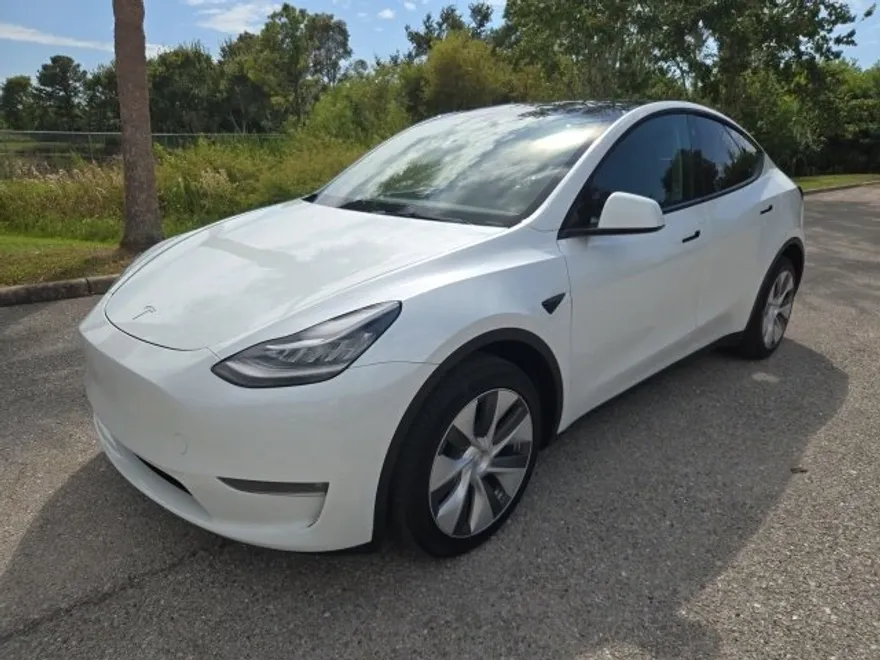 2023 Tesla Model Y Long Range photo 1
