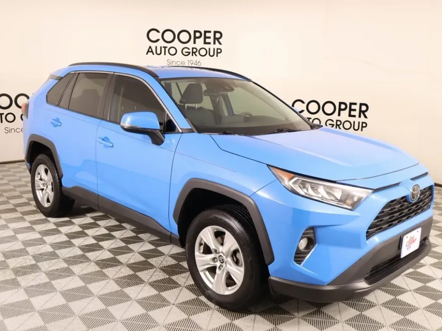 2021 Toyota RAV4 XLE photo 1