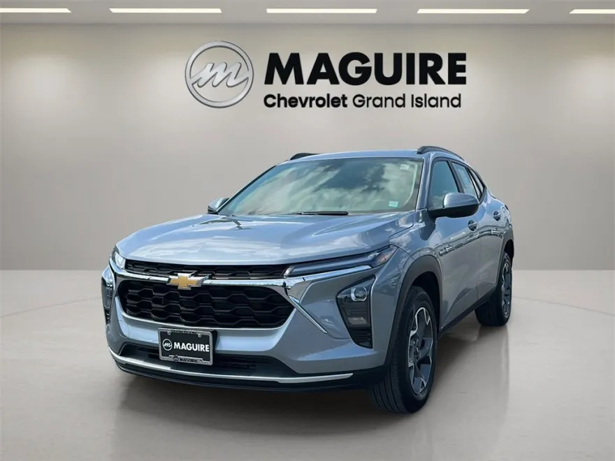 2024 Chevrolet Trax LT photo 1