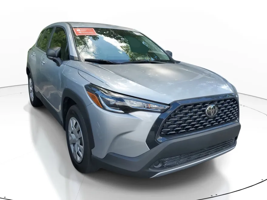 2024 Toyota Corolla Cross L photo 1
