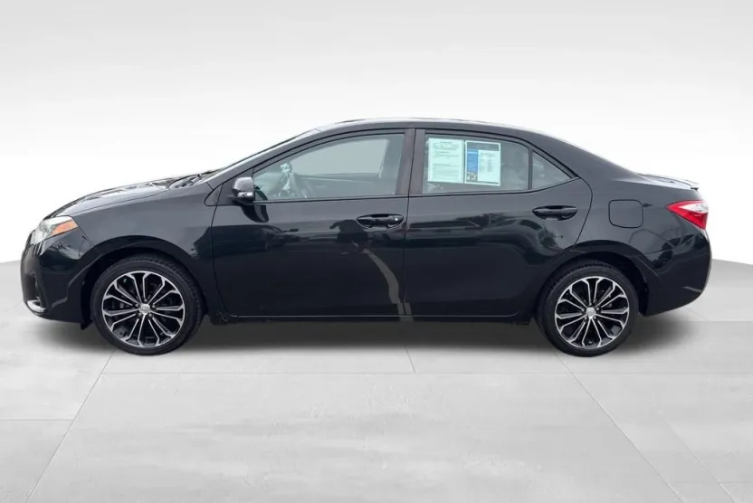 2015 Toyota Corolla S photo 1