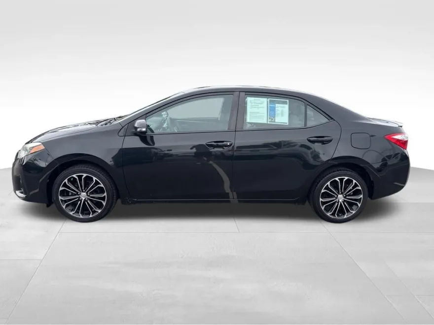 2015 Toyota Corolla S photo 1