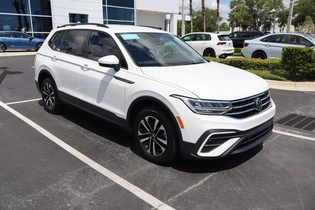 2023 Volkswagen Tiguan S photo 1