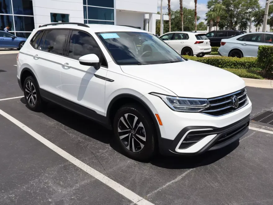 2023 Volkswagen Tiguan S photo 1