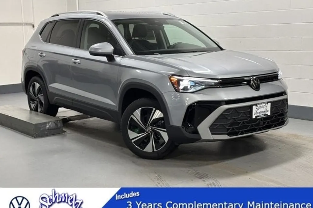 2025 Volkswagen Taos SE photo 1