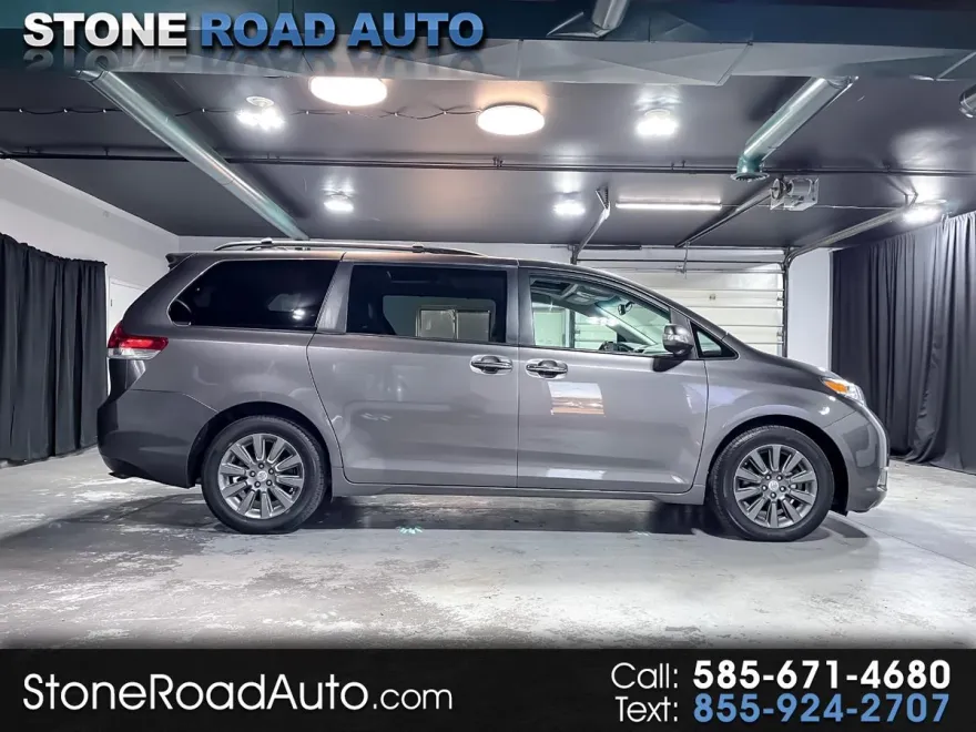 2013 Toyota Sienna XLE photo 1
