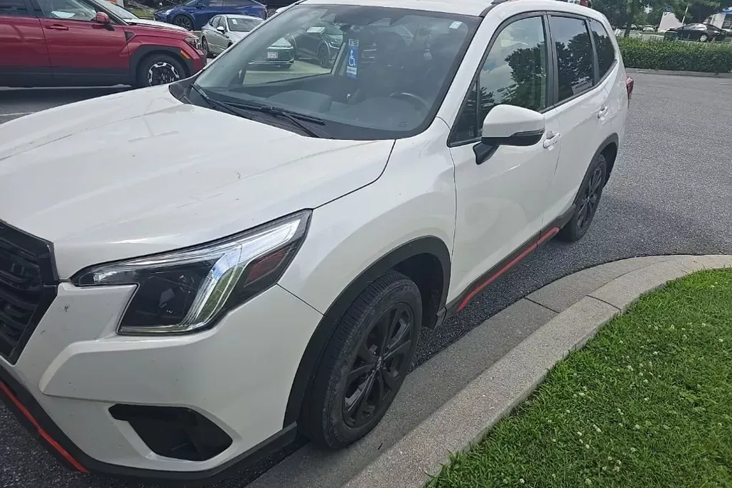 2022 Subaru Forester Sport photo 1
