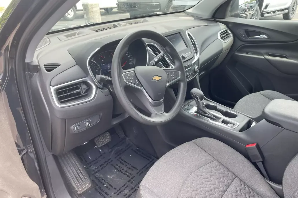 2023 Chevrolet Equinox LT photo 1