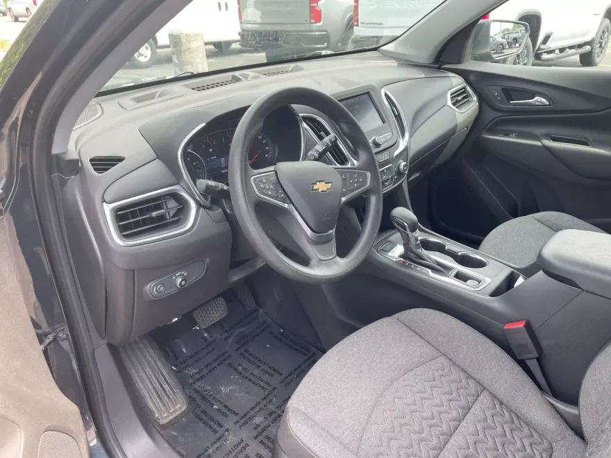 2023 Chevrolet Equinox LT photo 1