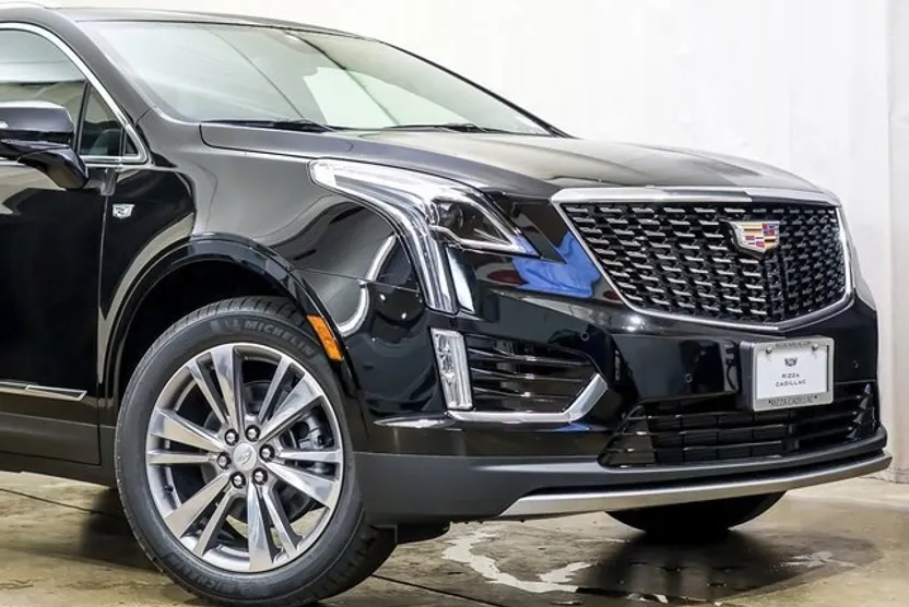 2025 Cadillac XT4 Premium Luxury photo 1