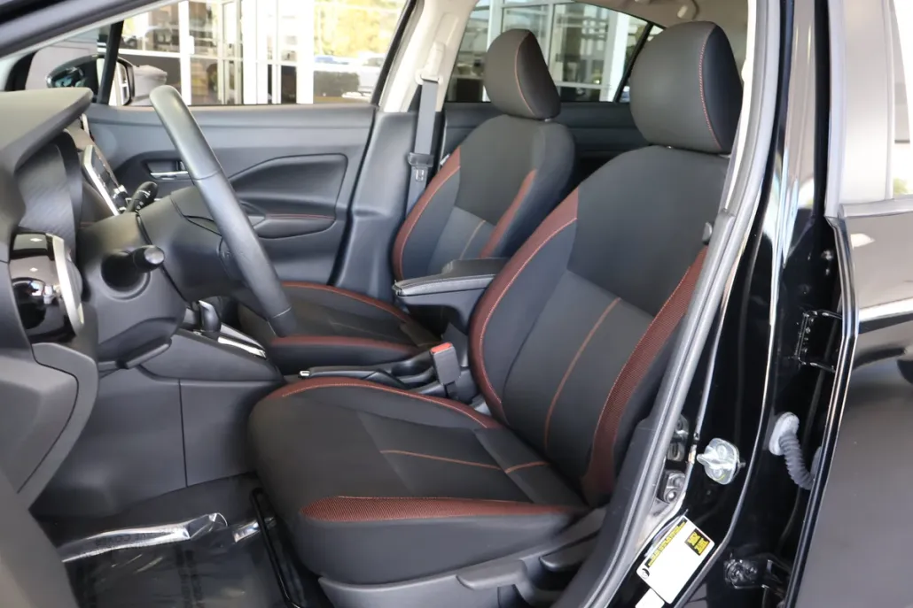 2021 Nissan Versa SR photo 1