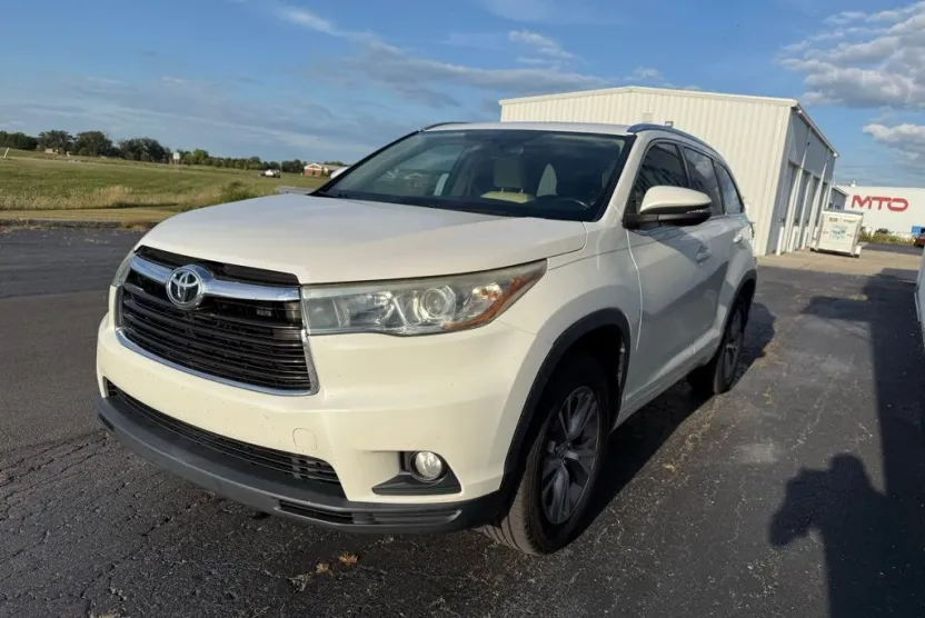 2015 Toyota Highlander XLE photo 1