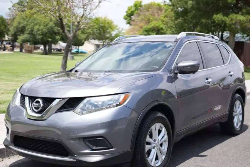 2016 Nissan Rogue SV photo 1