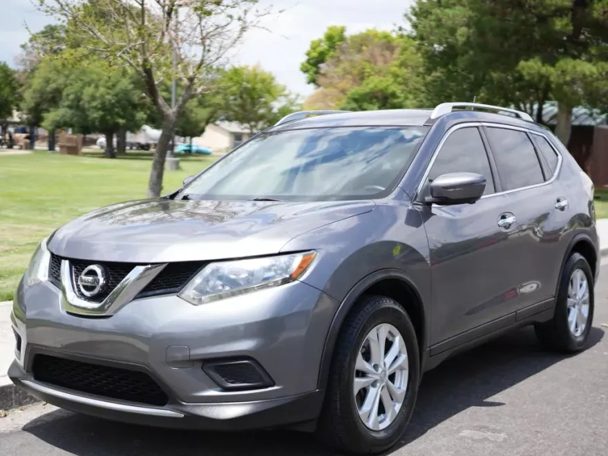 2016 Nissan Rogue SV photo 1