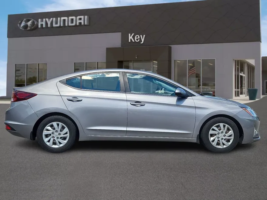 2020 Hyundai Elantra SE photo 1