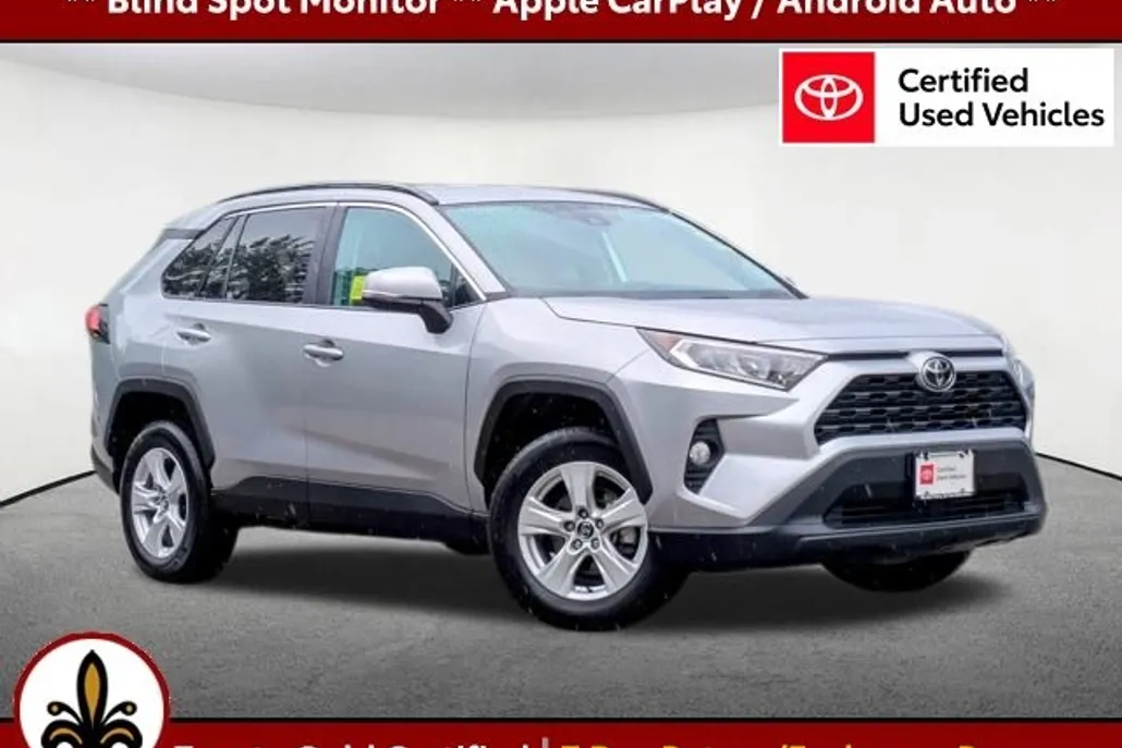 2021 Toyota RAV4 XLE photo 1