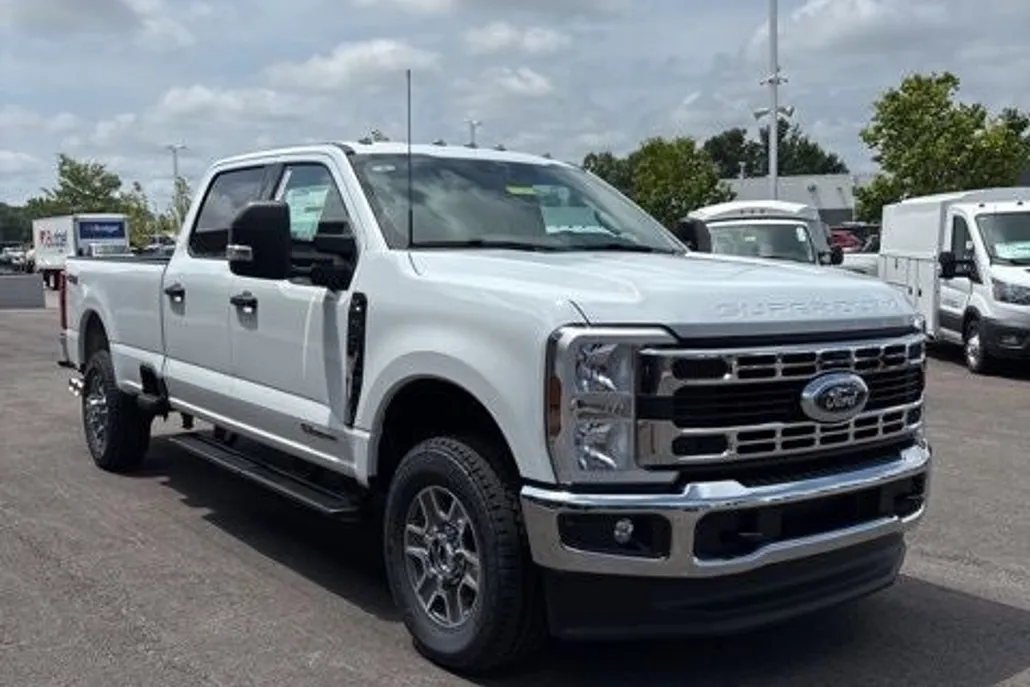 2025 Ford F-350 XLT photo 1