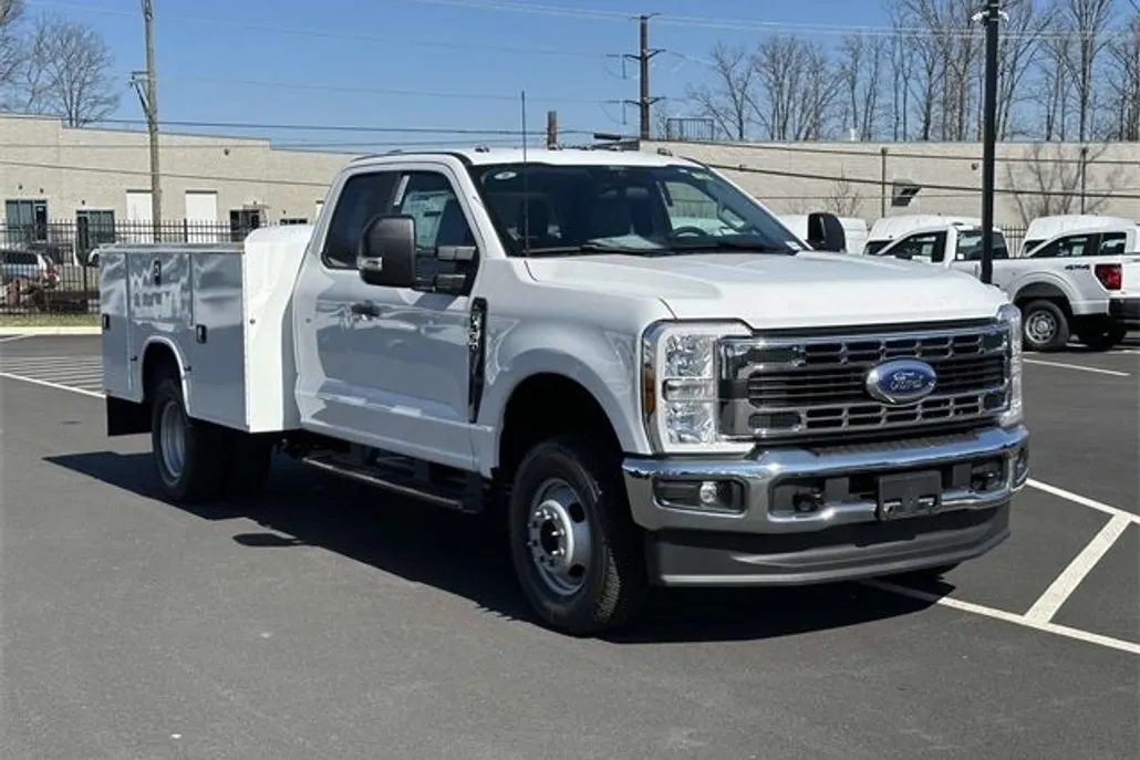 2025 Ford F-350 photo 1