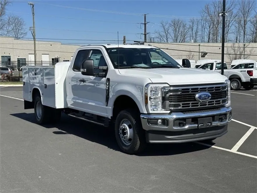 2025 Ford F-350 photo 1