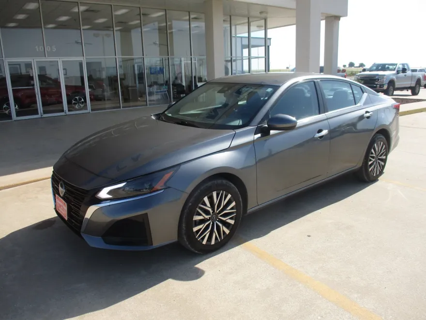 2023 Nissan Altima 2.5 SV photo 1