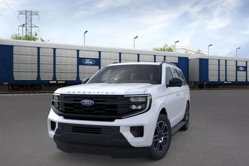 2025 Ford Expedition photo 1