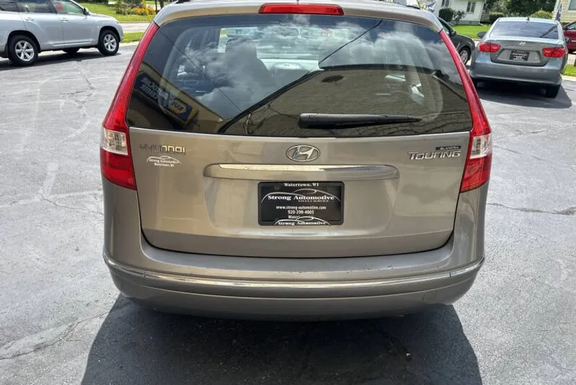 2011 Hyundai Elantra Touring GLS photo 1
